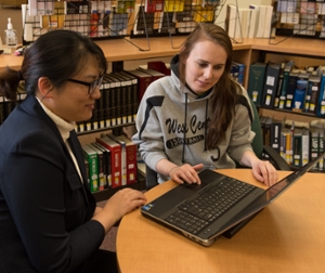 Personal Librarian Sarah Park works with student Elisha Evans