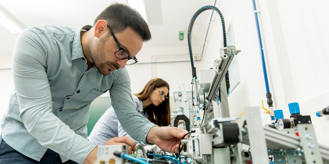 Инжиниринг наука. Совместные научные исследования. Мехатроника WORLDSKILLS. Engineer Workstation. Robotics Lab Future Technology Company.