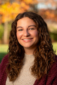 A portrait photo of Sadie Simon