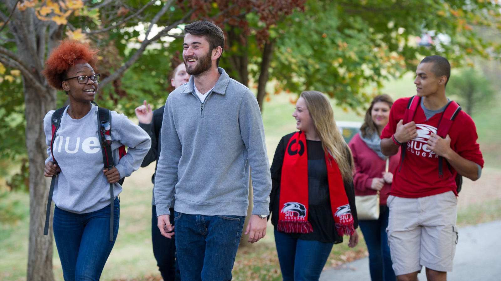 SIUE students walking on campus.