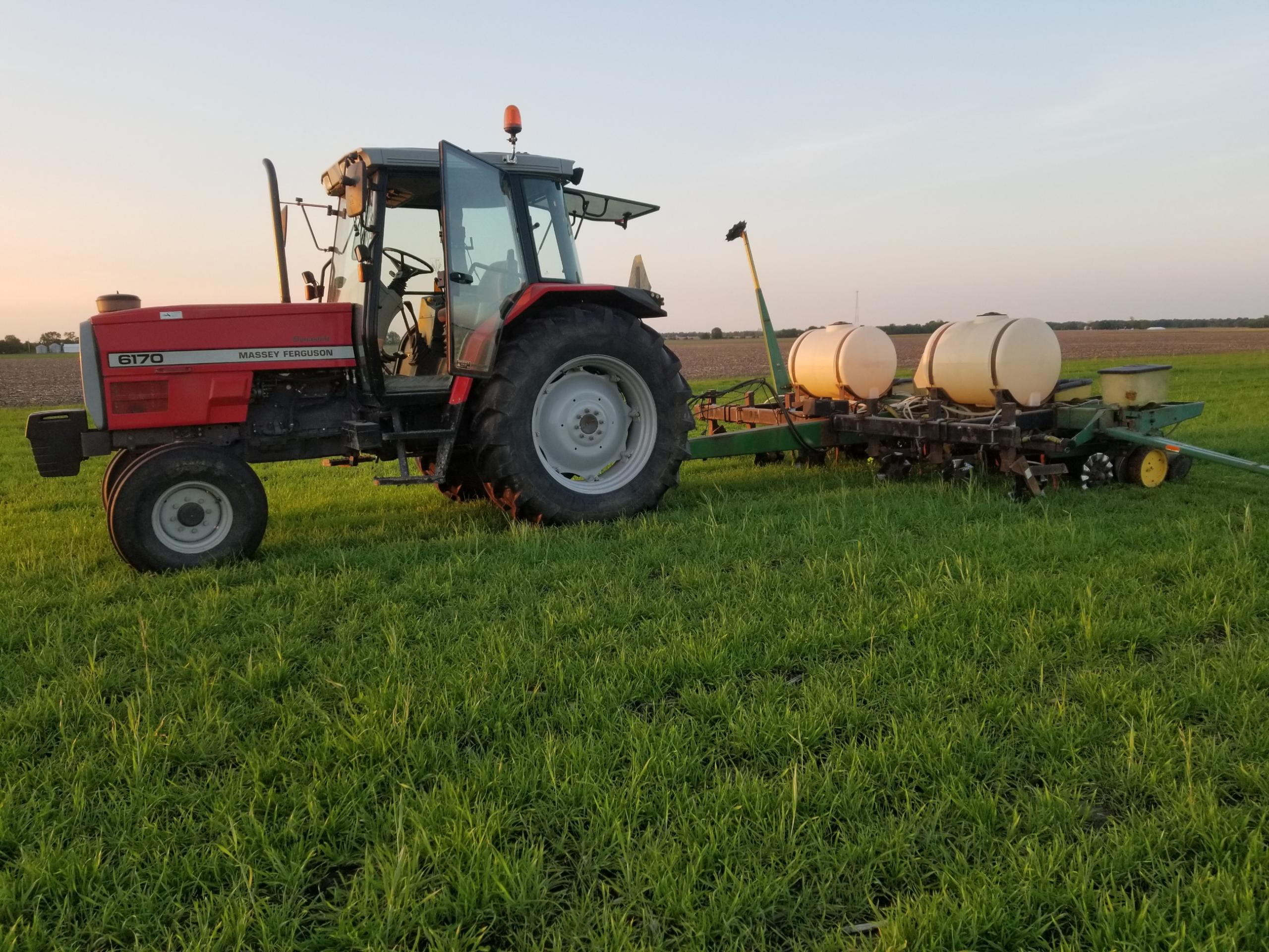 Tractor
              and planter